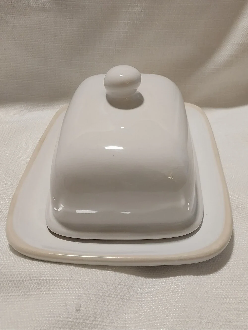 Viva by Vietri Discontinued White & Cream Ceramic Large Covered Butter Dish